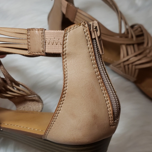 NEW- Fergalicious By Fergie Tizzy Sandals - Picture 5 of 7